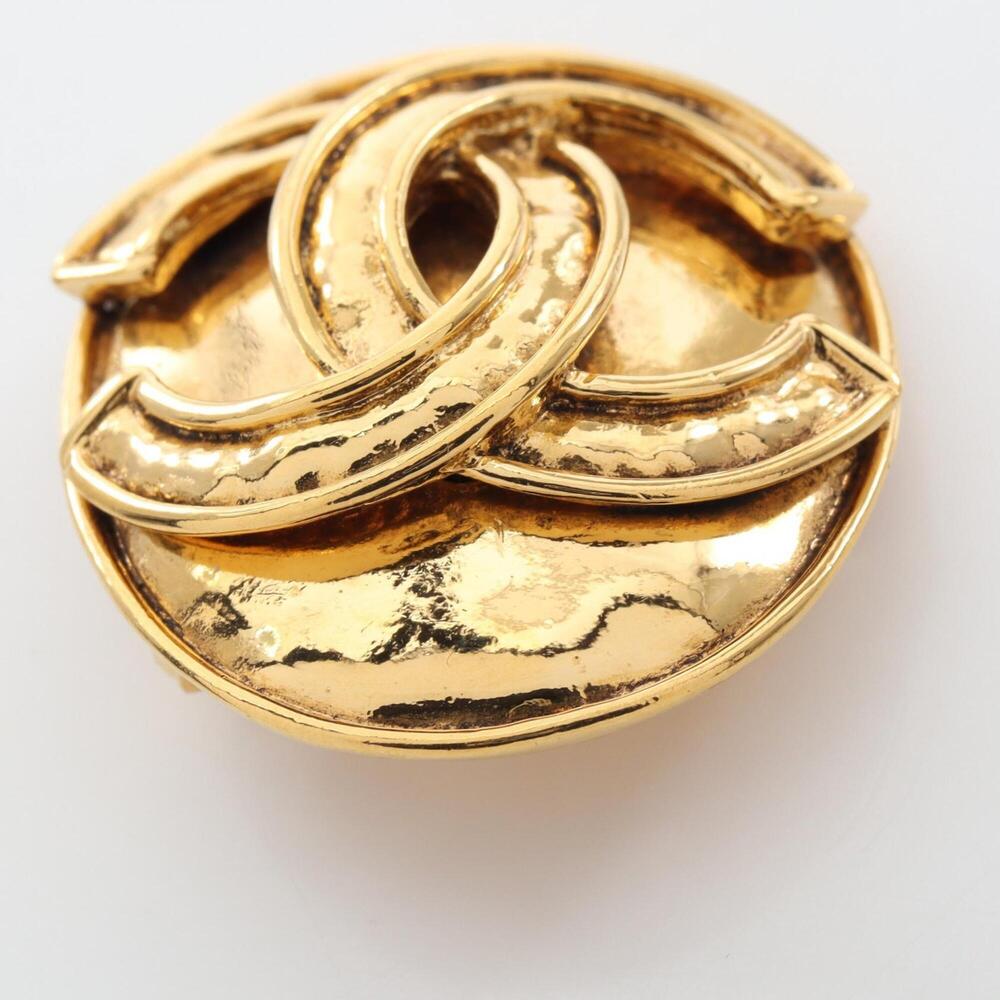 CHANEL Gold Logo Brooch - Picture 6 of 6